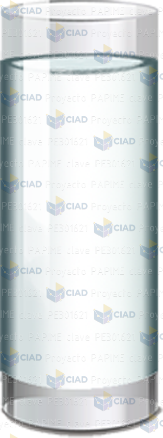 Vaso alargado de cristal con agua