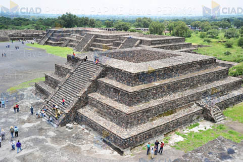 Basamentos piramidales en Teotihuacán